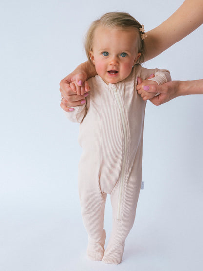 DreamBuy baby sleepsuit featuring an elegant zip closure, designed for easy dressing and enhanced comfort for sensitive baby skin.