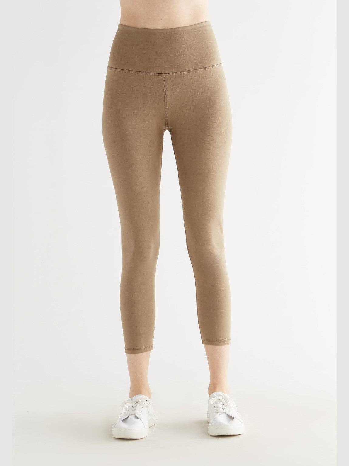 Luxury workout leggings with a firm yet flexible fabric, tailored for a second-skin look and feel.