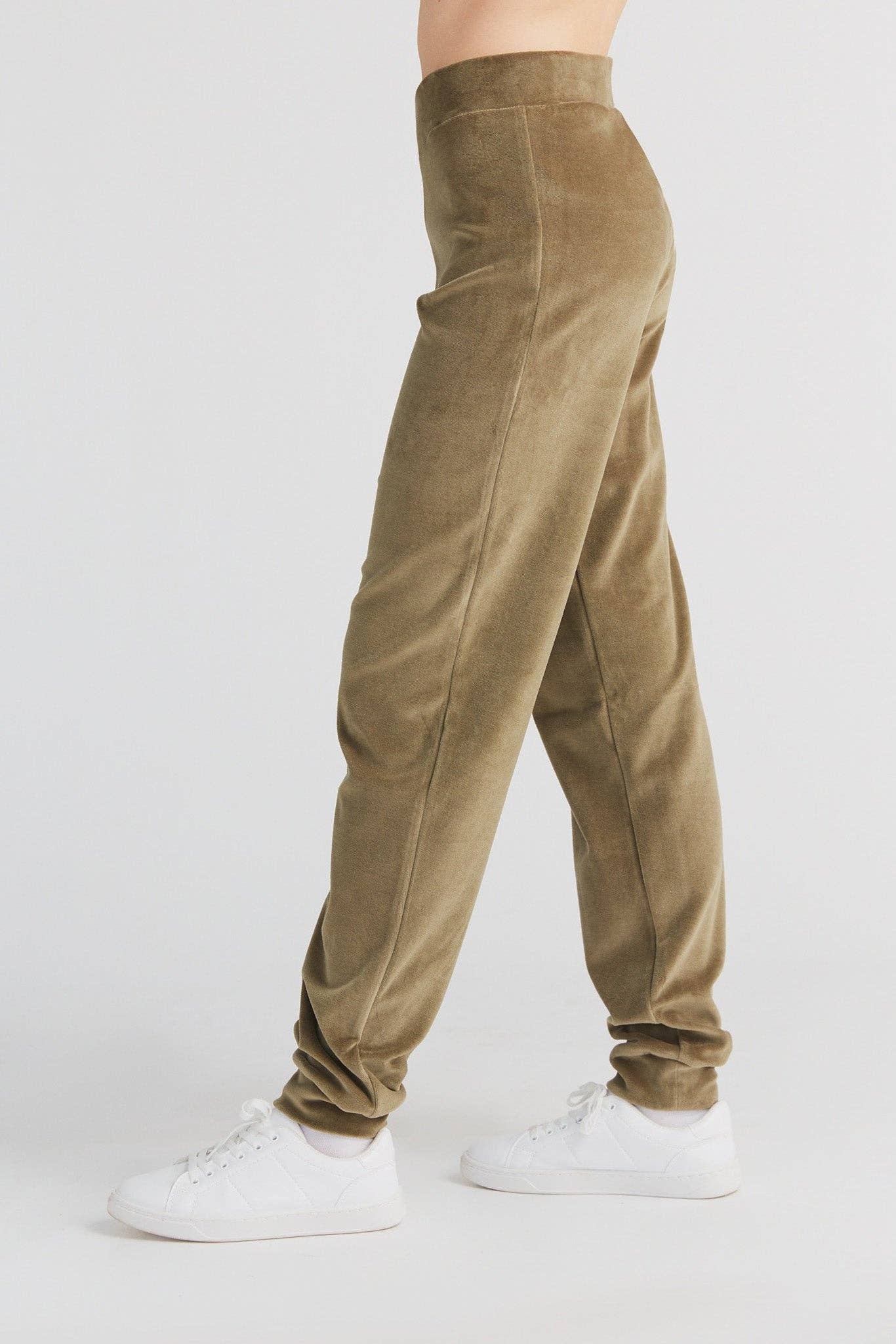 Model wearing luxurious tapered sweatpants made from 100% organic cotton, perfectly blending comfort and sophistication.