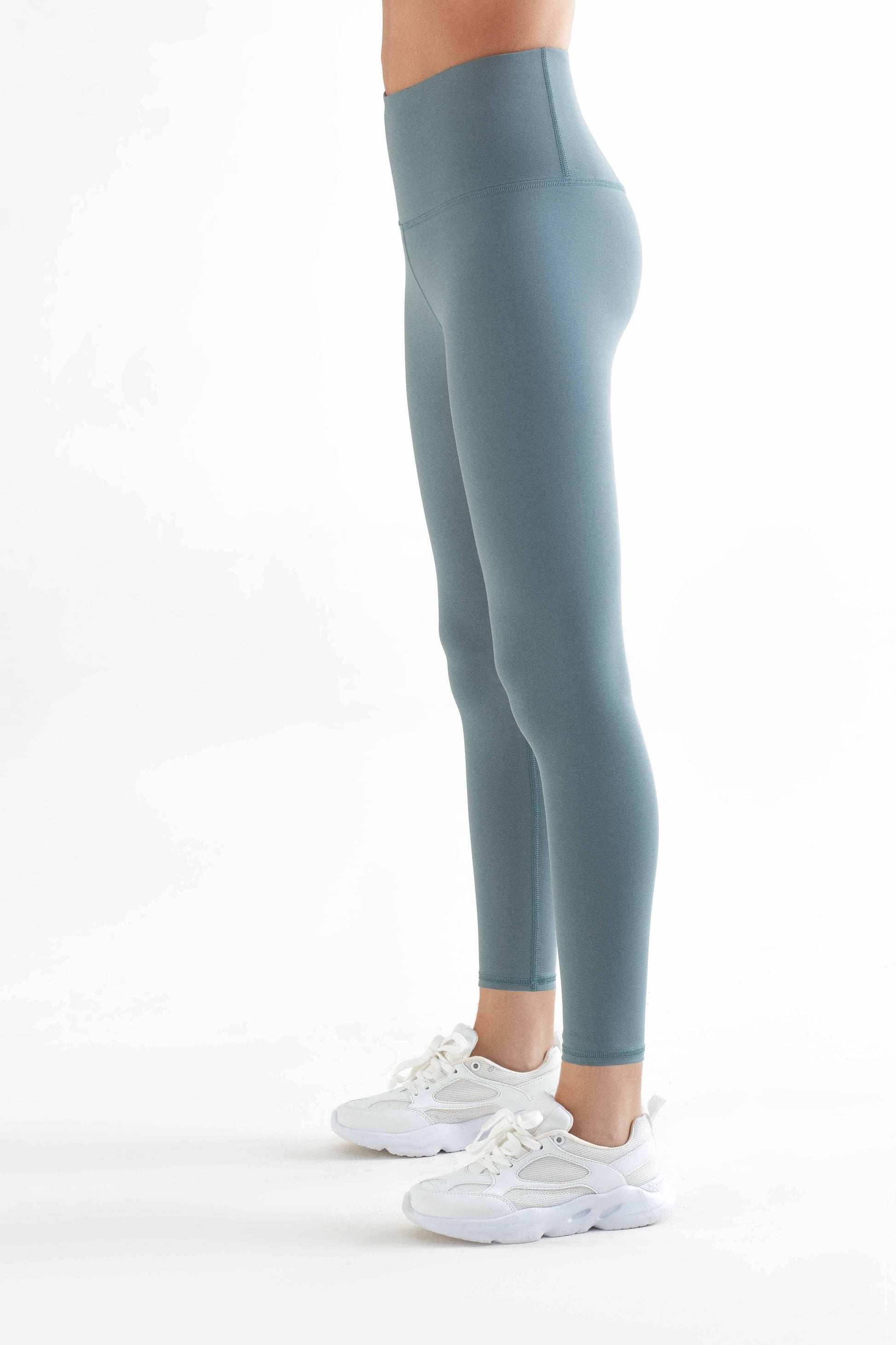 Stylish 7/8 length leggings for women, crafted from soft and firm organic cotton blend, perfect for a modern look.