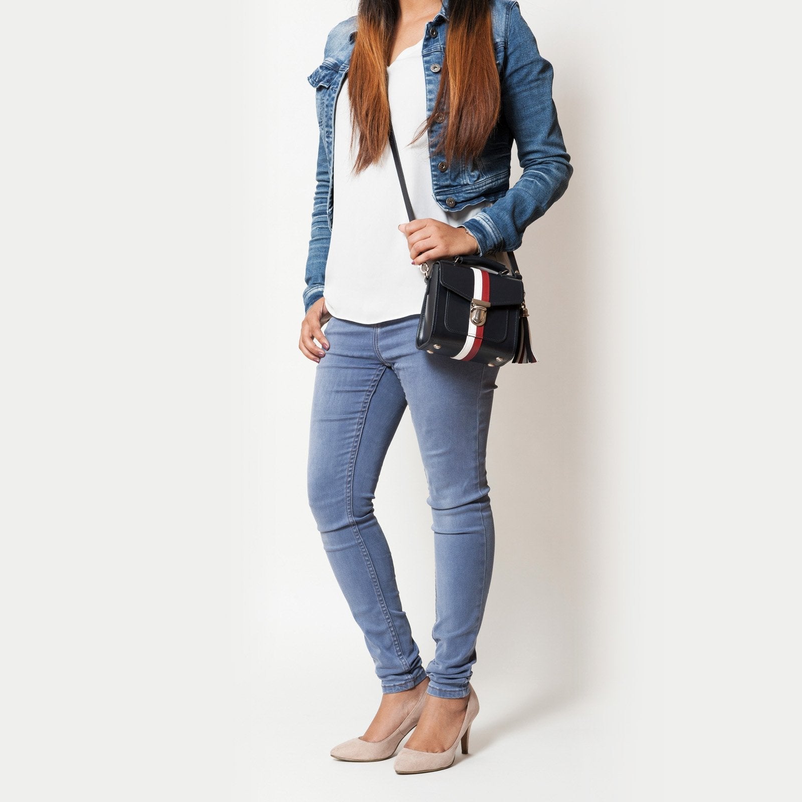 Adjustable and detachable strap of the Handmade Leather Sugarcube Handbag, offering versatility for shoulder or crossbody wear.