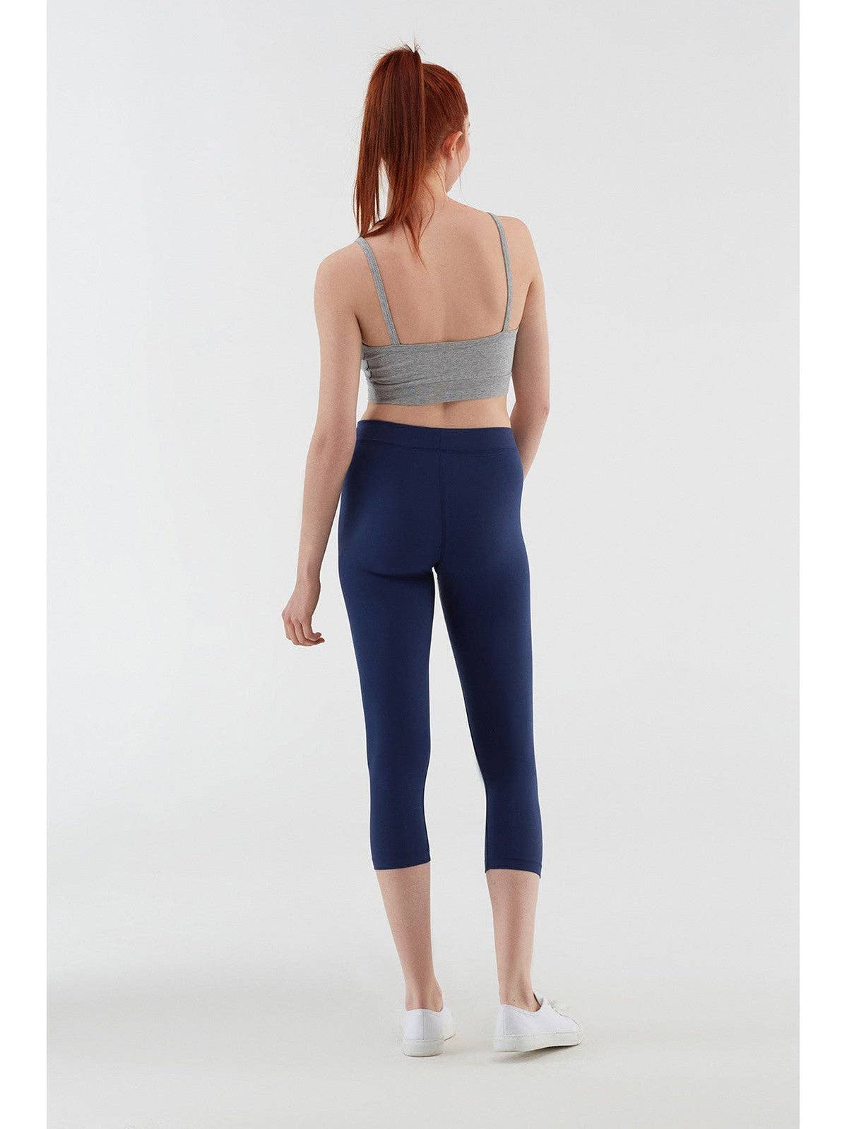 Fashionable women's leggings designed in a sporty fit, made from 95% organic cotton and 5% elastane for exceptional flexibility and comfort.