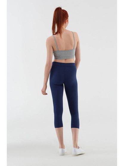 Fashionable women's leggings designed in a sporty fit, made from 95% organic cotton and 5% elastane for exceptional flexibility and comfort.