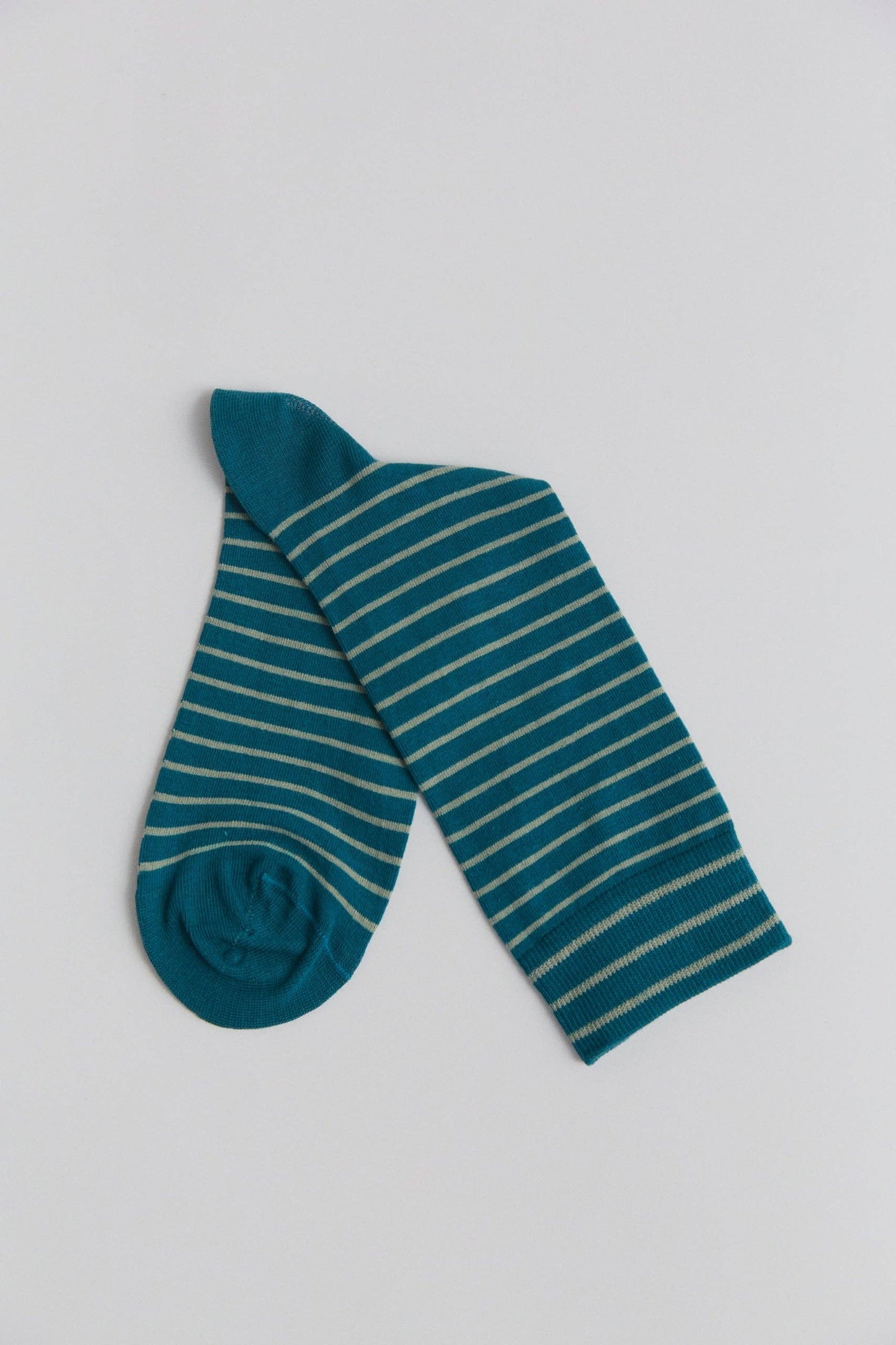 Close-up of luxury organic cotton socks presenting the fine elastane threads and soft texture.