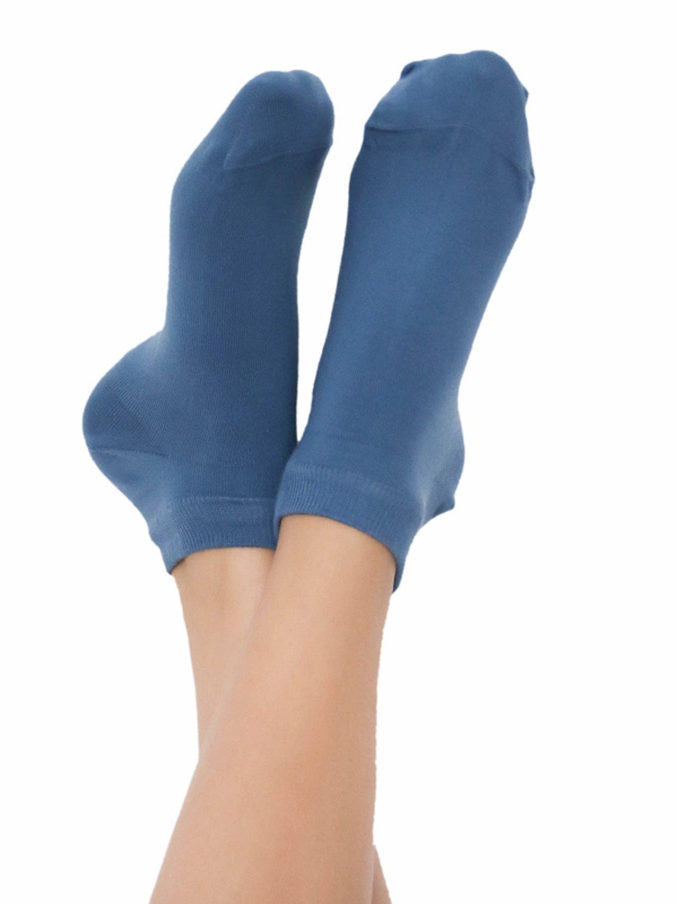 Luxurious 6-pack of organic cotton trainer socks featuring a soft jersey material and fine elastane cuff for superior comfort and fit.