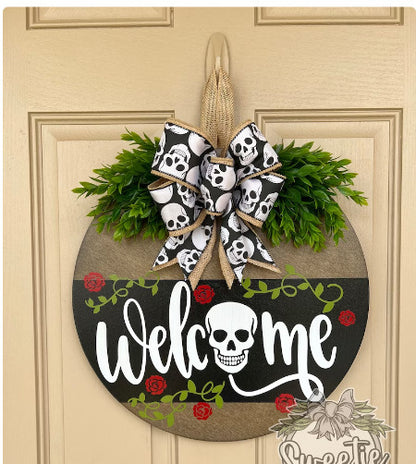 New Halloween White Ghost BOO Doorplate Decoration Pendant featuring a luxurious skull design with roses, elegantly adorned with a chic bow, perfect for welcoming guests this spooky season.