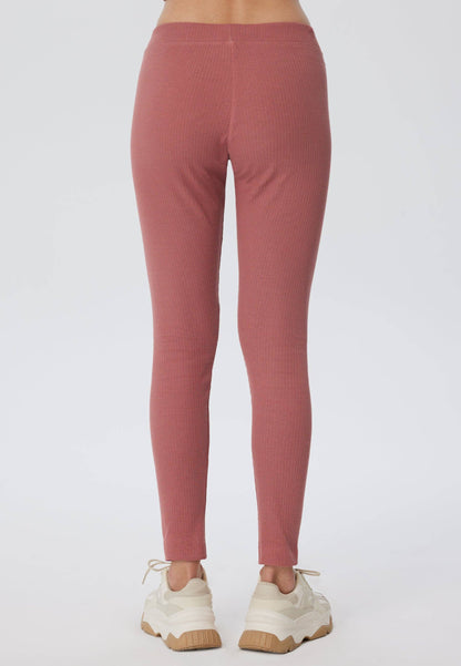 Close-up view of luxurious ribbed texture on organic cotton leggings for women, showcasing the premium quality fabric.