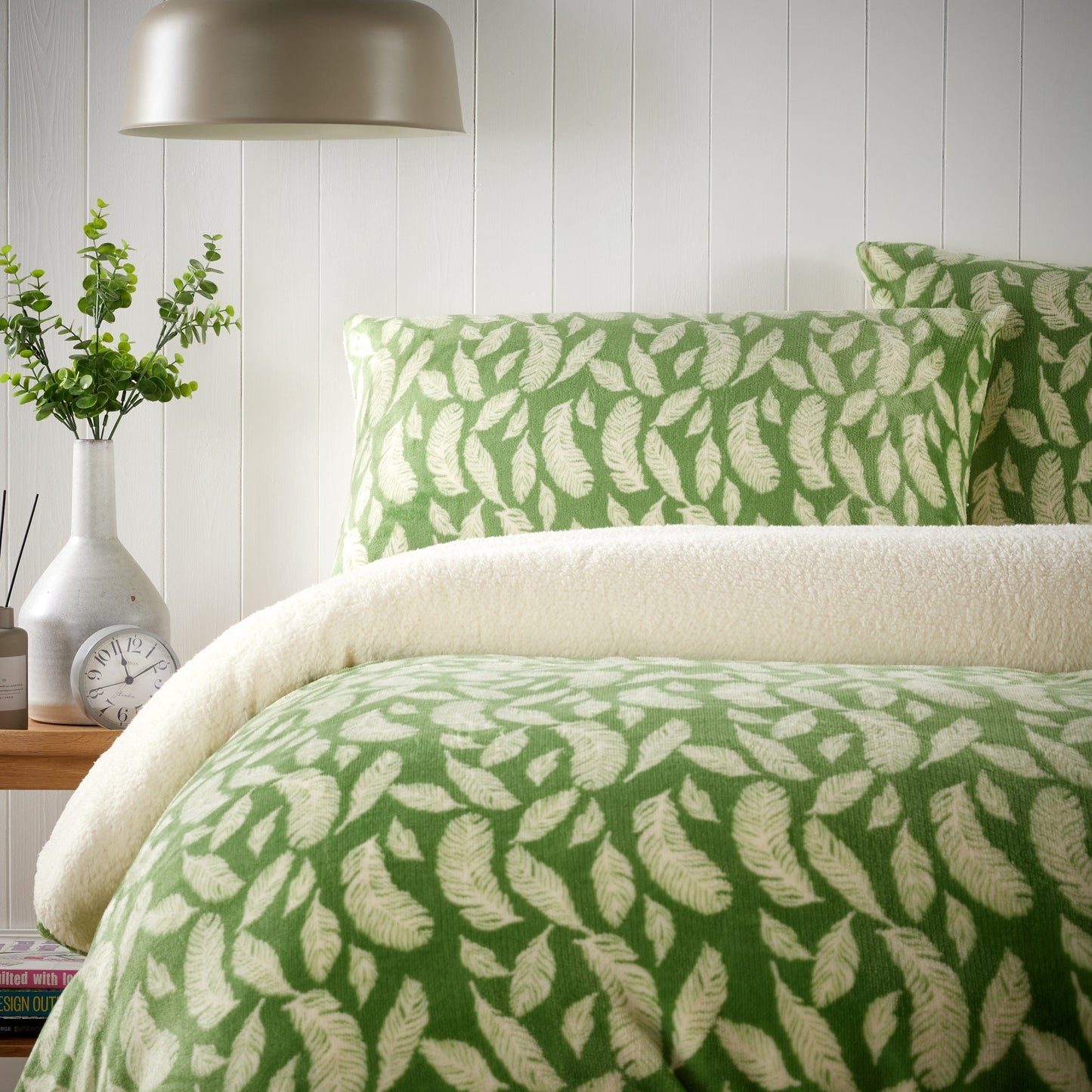 Elegant close-up of the floral leaves print on the teddy duvet set, showcasing the sophisticated design and soft texture for ultimate comfort.