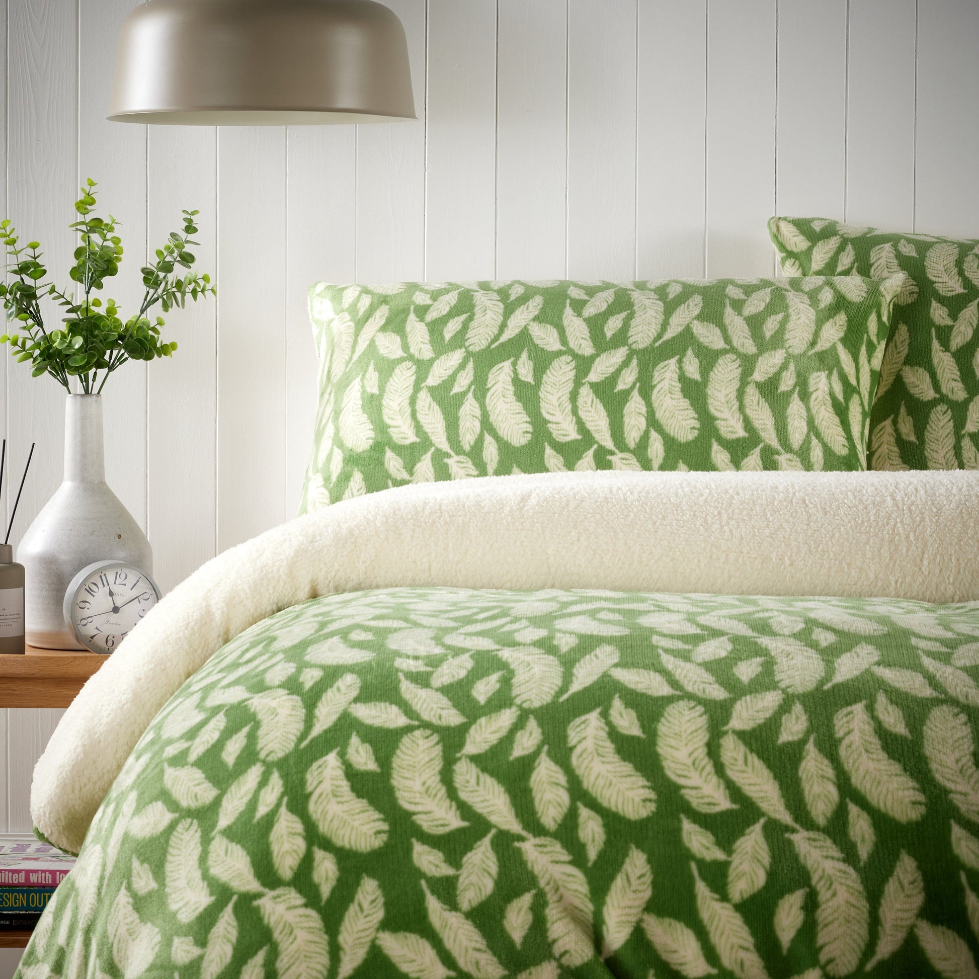 Elegant close-up of the floral leaves print on the teddy duvet set, showcasing the sophisticated design and soft texture for ultimate comfort.