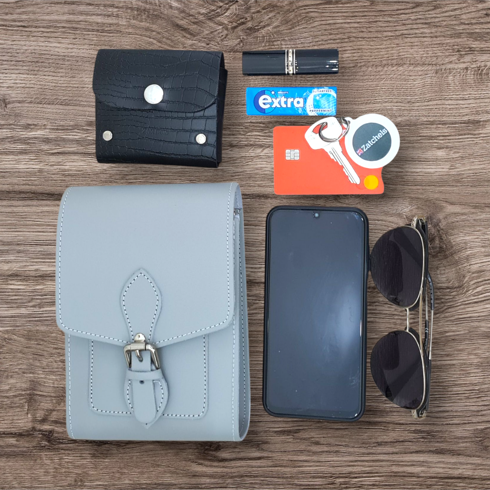 Two convenient slip-in card pockets of the handmade leather festival phone bag, designed for quick access to essentials.