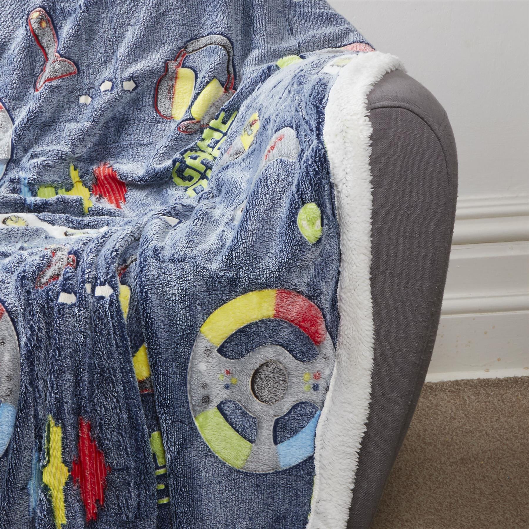 Close-up of the teddy fleece bedding material, demonstrating the softness and warmth ideal for children's winter nights.