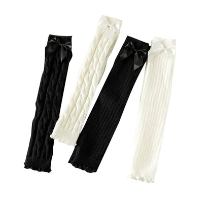 Stylish Lace Bow Loose Socks in chic design by Dazzling Dreams Studio, featuring a sophisticated lace bow detail for fashionable layering.