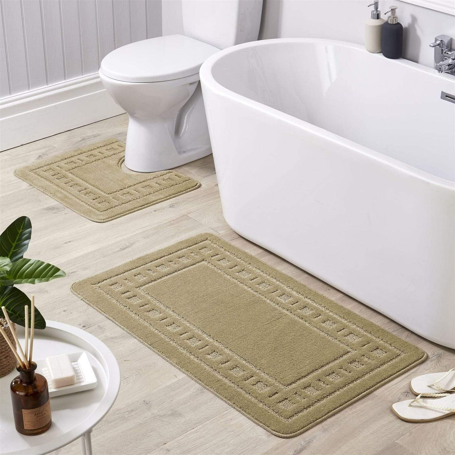 Stylish bathroom essential - Jumbo Ultra Soft Bath Mat Set, dimensions 60x100cm and 60x50cm, designed for superior comfort and safety.