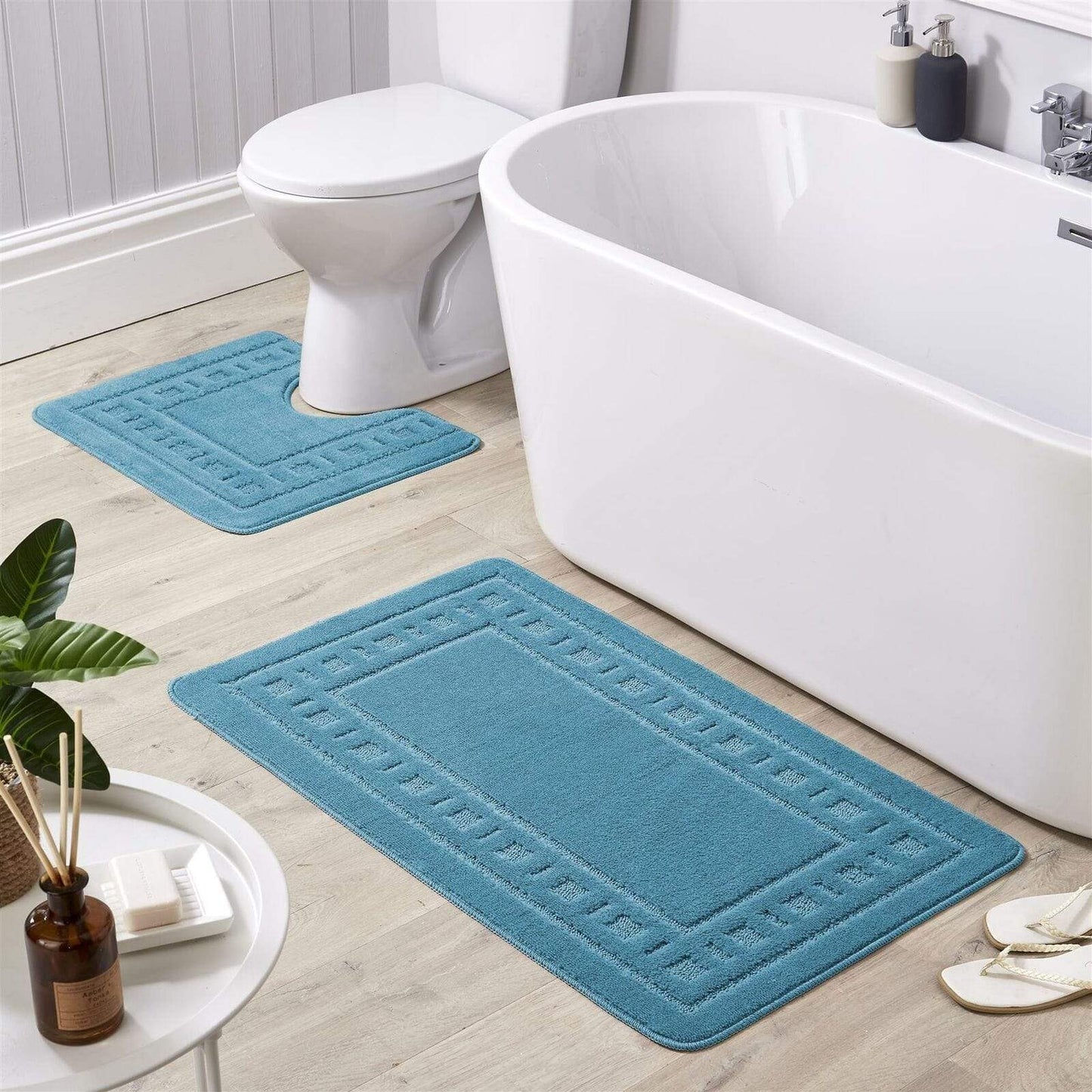 Non-slip backing of Jumbo Miami Bath Mat Set, highlighting safety and stability, ideal for modern households with discerning tastes.