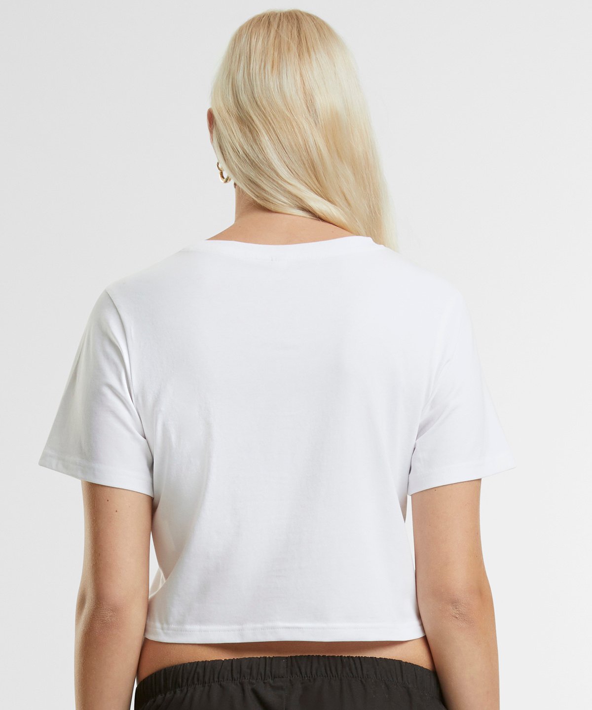 Elegant organic cotton stretch cropped t-shirt for women, showcasing a breathable and stylish silhouette, perfect for summer layering.