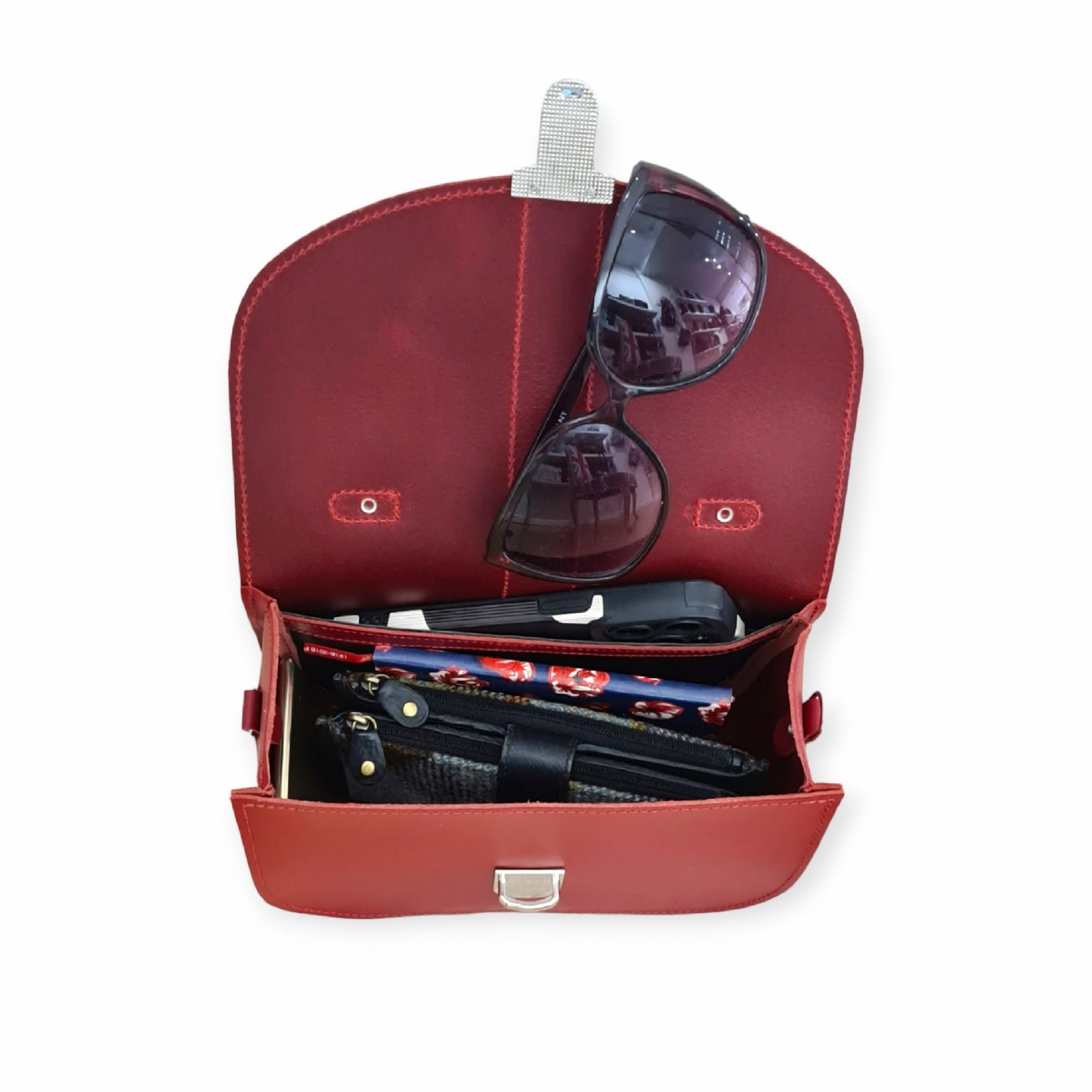 Close-up of the Zatchels Olympia Handmade Leather Handbag, highlighting its premium cow leather material and customizable features, ideal for sophisticated accessorizing.