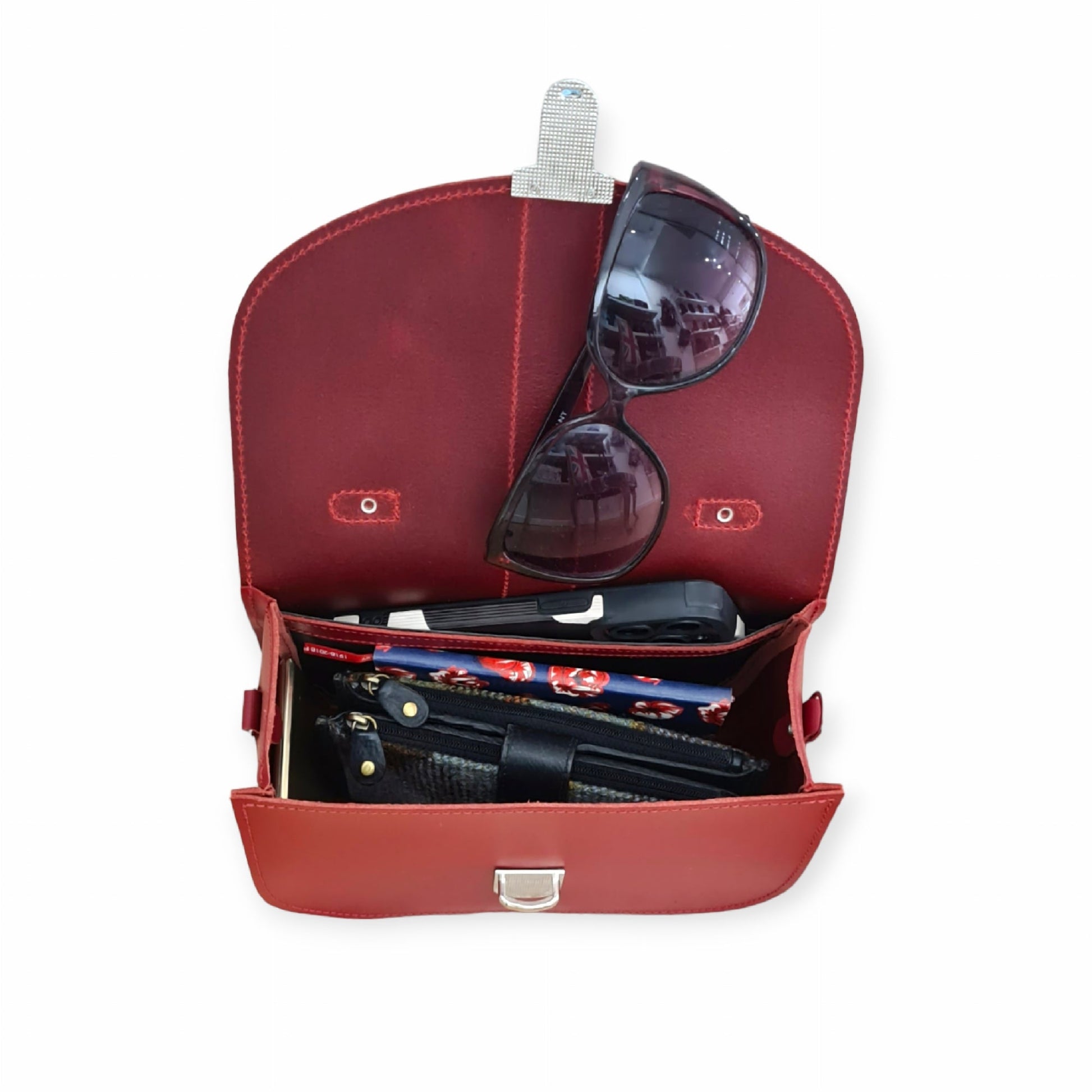 Close-up of the Zatchels Olympia Handmade Leather Handbag, highlighting its premium cow leather material and customizable features, ideal for sophisticated accessorizing.