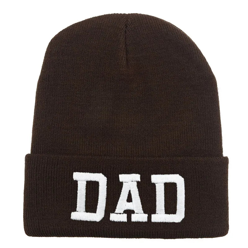 Chic winter wool cap with a refined embroidered pattern, ideal for casual outings or holiday gatherings.