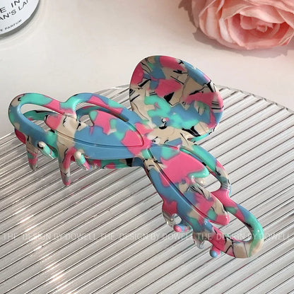 Close-up of the Elegant Dove Acetate Large Shark Clip, made from quality acetic acid, highlighting its intricate design and premium finish.