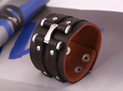 Luxurious personalized vintage black leather punk bracelet featuring an elegant geometric design, ideal for unisex fashion enthusiasts looking for sophisticated accessories.