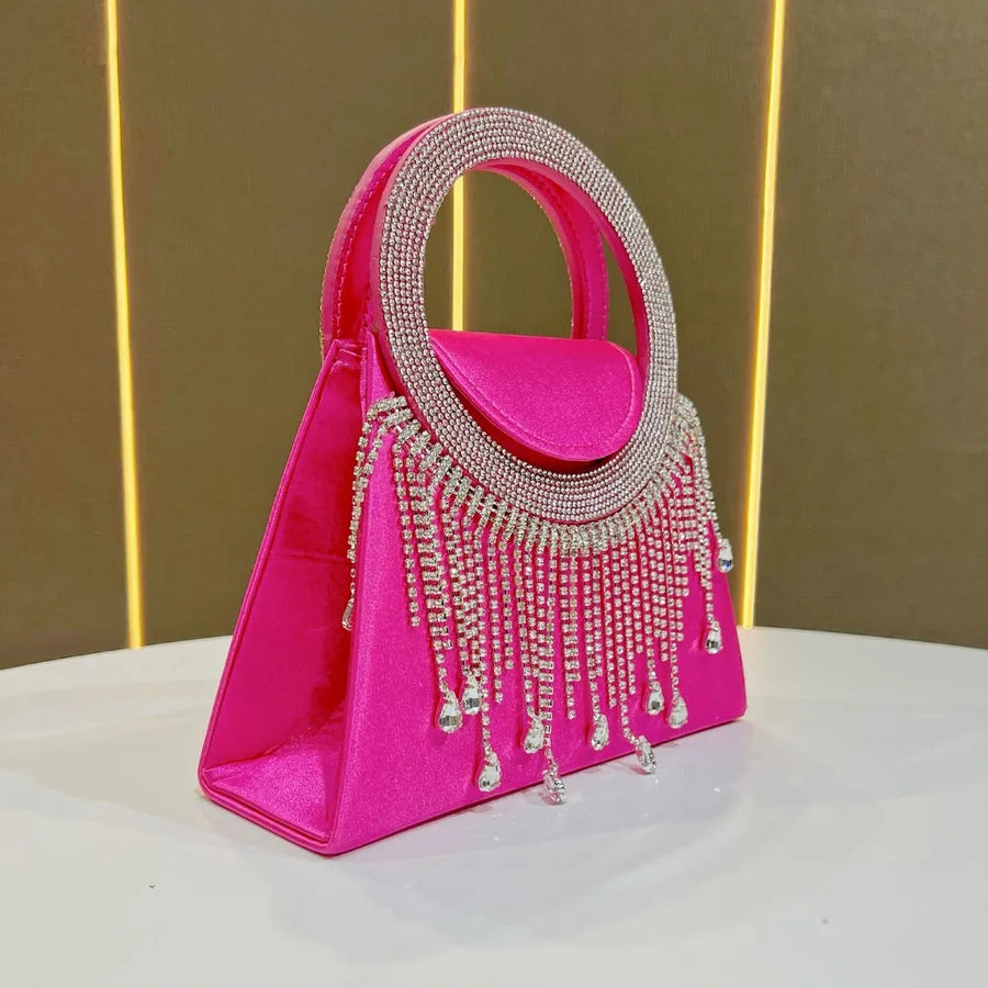 Versatile luxury crossbody handbag in classic colours, ideal for evening outings and special occasions with adjustable chain strap.