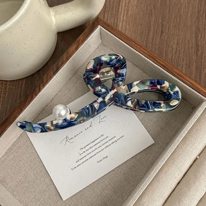 Chic unisex hair decoration featuring a premium shark hair clip made of acetic acid, ideal for enhancing any hairstyle.