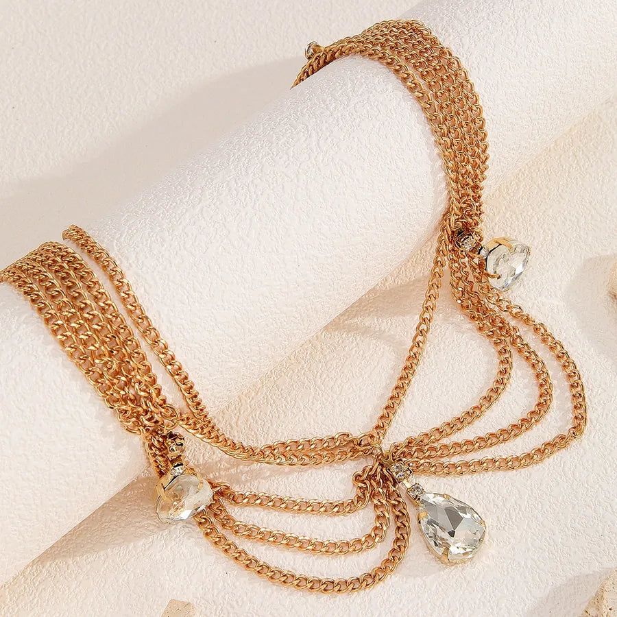 Stylish gold wave chain headband adorned with delicate waterdrop tassels, an exquisite touch for trendy women's hair fashion.