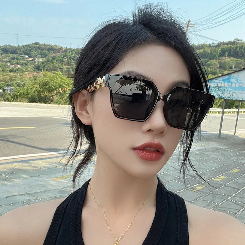 Chic fashion geometric square metal full-frame women's sunglasses with UV400 protection, perfect for stylish streetwear.