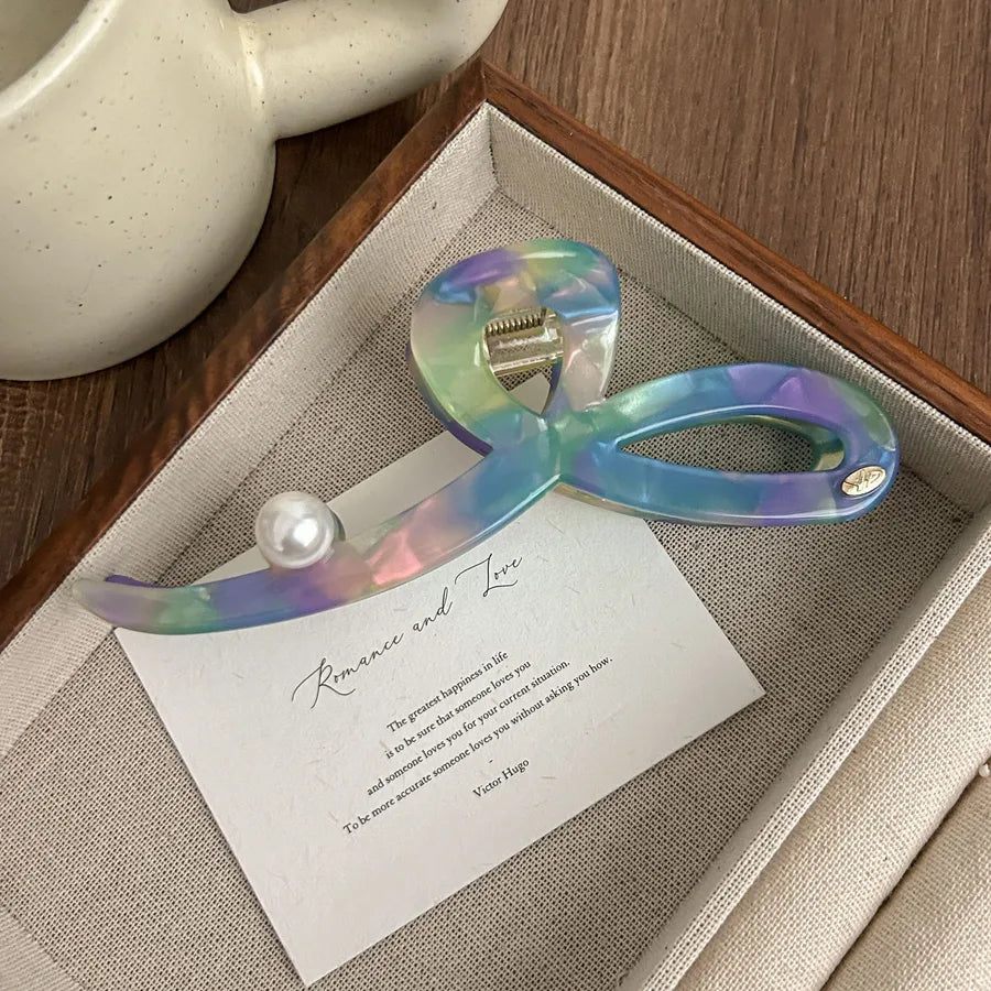 Luxurious Shark Hair Clip for Women in elegant acetic acid design, perfect for stylish headwear in spring and summer.