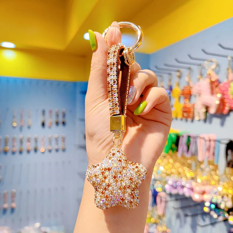 Stylish pentagram keychain adorned with Czech diamonds, designed for both men and women, a luxurious accessory for any bag.