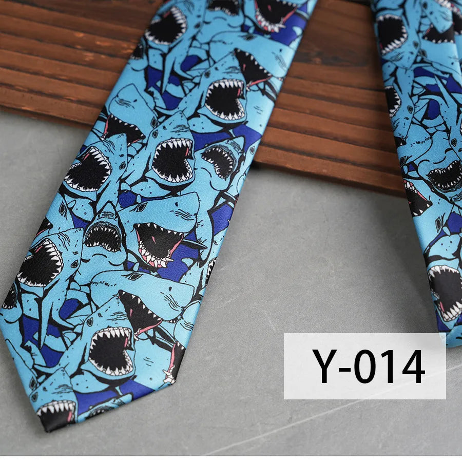Artful display of a men's casual tie in luxurious polyester yarn, highlighting an intricate geometric plant arrow design, perfect for fashionable gents.