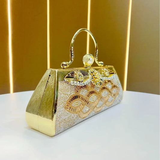 Chic square-shaped women's handbag in a stunning polyester finish, ideal for a fashionable evening look, complete with a secure locking mechanism.