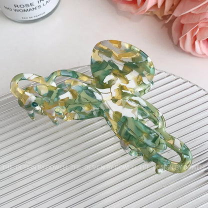 Luxurious Elegant Dove Acetate Large Shark Clip Hair Accessory showcasing a retro style for women, perfect for fashionable hair management.