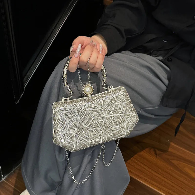 Close-up of the exquisite diamond details on the luxurious retro square box evening bag, highlighting its refined craftsmanship and upscale design.