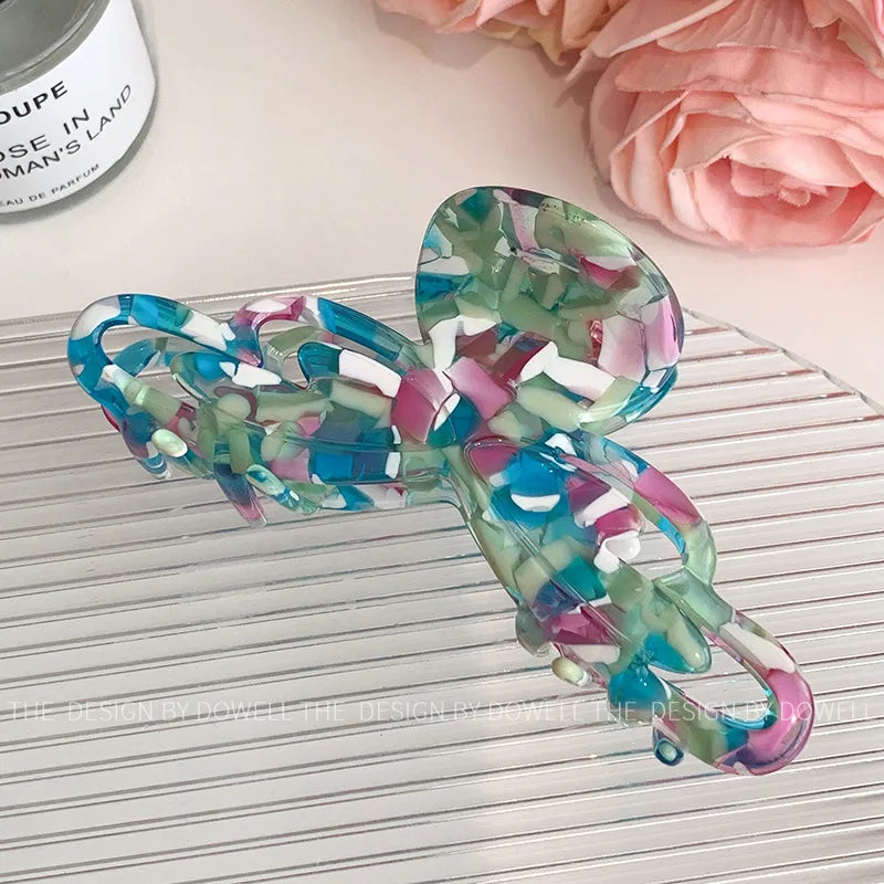 Elegant Dove Acetate Large Shark Clip Hair Accessory showcasing a luxurious retro style, ideal for women's hair styling.