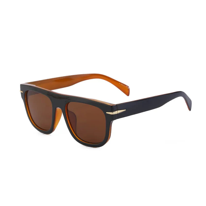 Sophisticated men's sunglasses with a full frame structure and UV400 lenses, embodying a fashionable outdoor attitude.