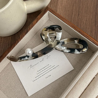 Trendy acetic acid hair clip with a fashionable shark silhouette, perfect for enhancing your hair accessories collection in spring and summer.