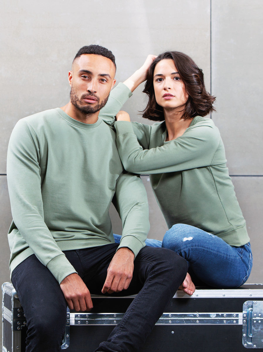 Luxury unisex sweatshirt made from organic cotton and recycled plastic, showcasing eco-friendly fashion. Available in sizes XS to 2XL.