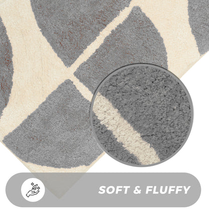 Stylish Stockholm Bath Mat in natural beige, highlighting its quick-drying, water absorbent features for a chic and functional bathroom aesthetic.