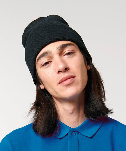 Fashionable unisex ribbed beanie in an array of colours, made from premium organic cotton and recycled polyester with a chic foldable brim.