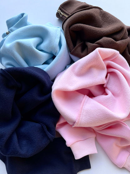 Durable children’s tracksuit by DreamBuy, showcasing three practical pockets, perfect for adventurous play.