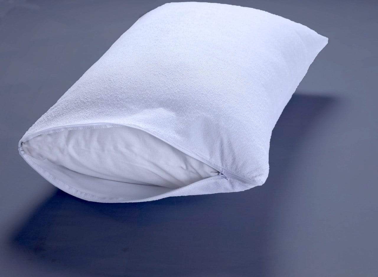 Stylish infographic highlighting the key features of the waterproof mattress protector, including high absorbency and noise-free comfort.